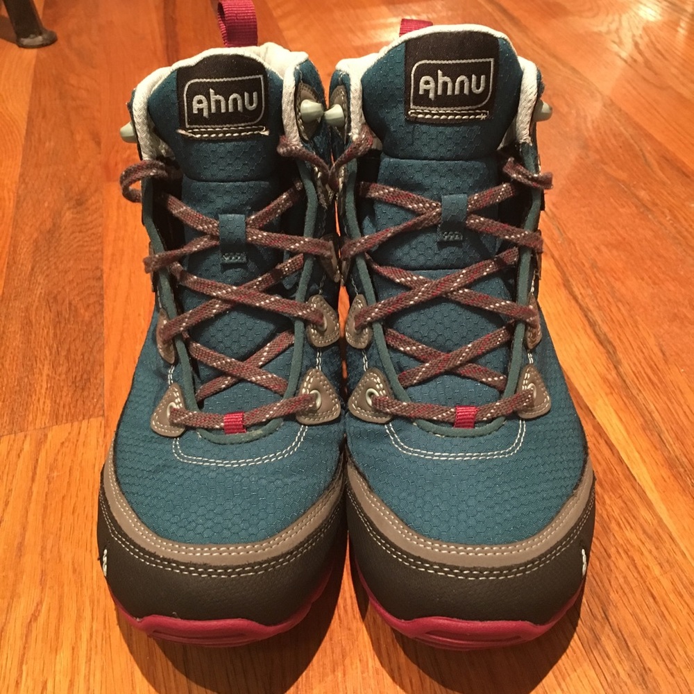 Ahnu hiking boots. Size 7.5.